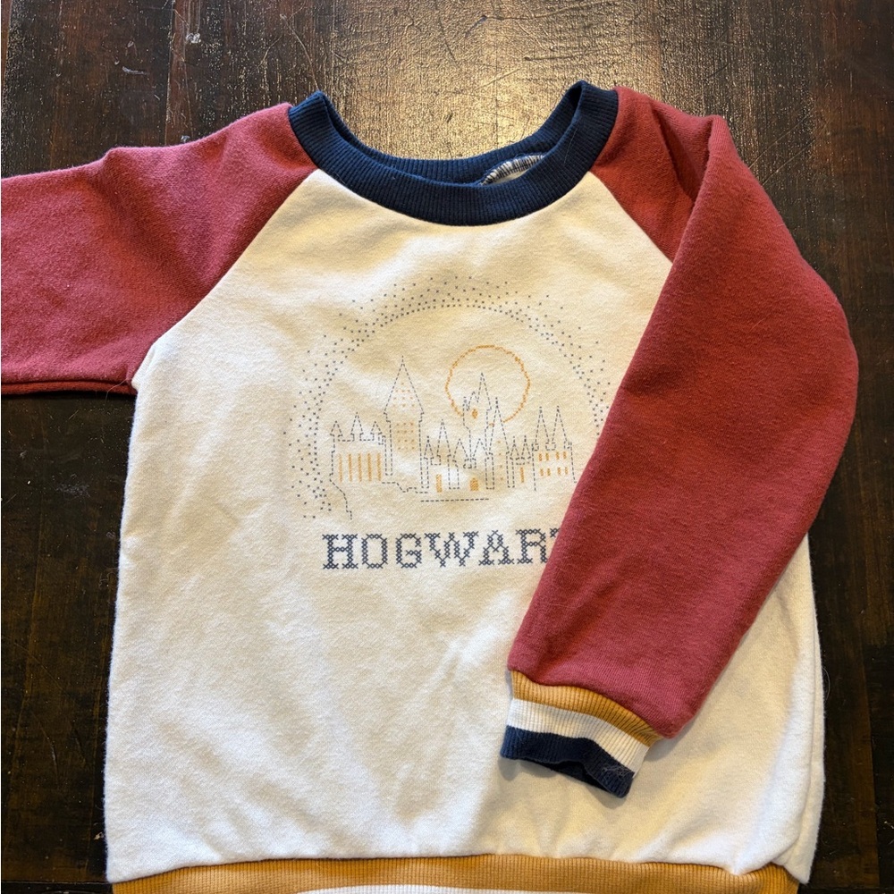 Warner Bros. Hogwarts Red and White Sweatshirt